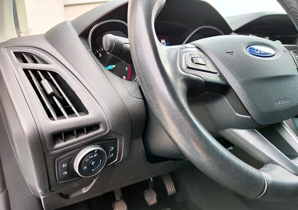 Ford Focus cena 32900 przebieg: 180000, rok produkcji 2016 z Poznań małe 436